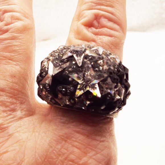 SWAROVSKI BLACK, GUNMETAL & CLEAR CRYSTALS "STARS STARS STARS" DOME SZ8 RING 25 - Picture 3 of 6